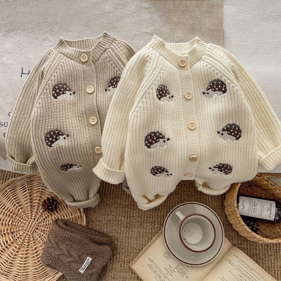 ハリネズミ刺繍入りベビーニットロンパース 長袖ボタン留め 暖 - Baby Nursery Embroidery のレビューと価格